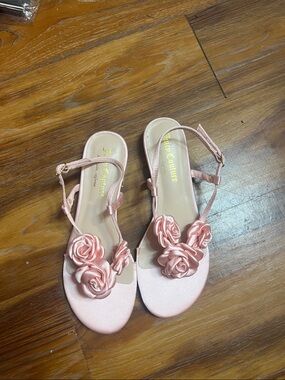 Juicy Couture Pink Rose Appliqué T-Strap Sandals